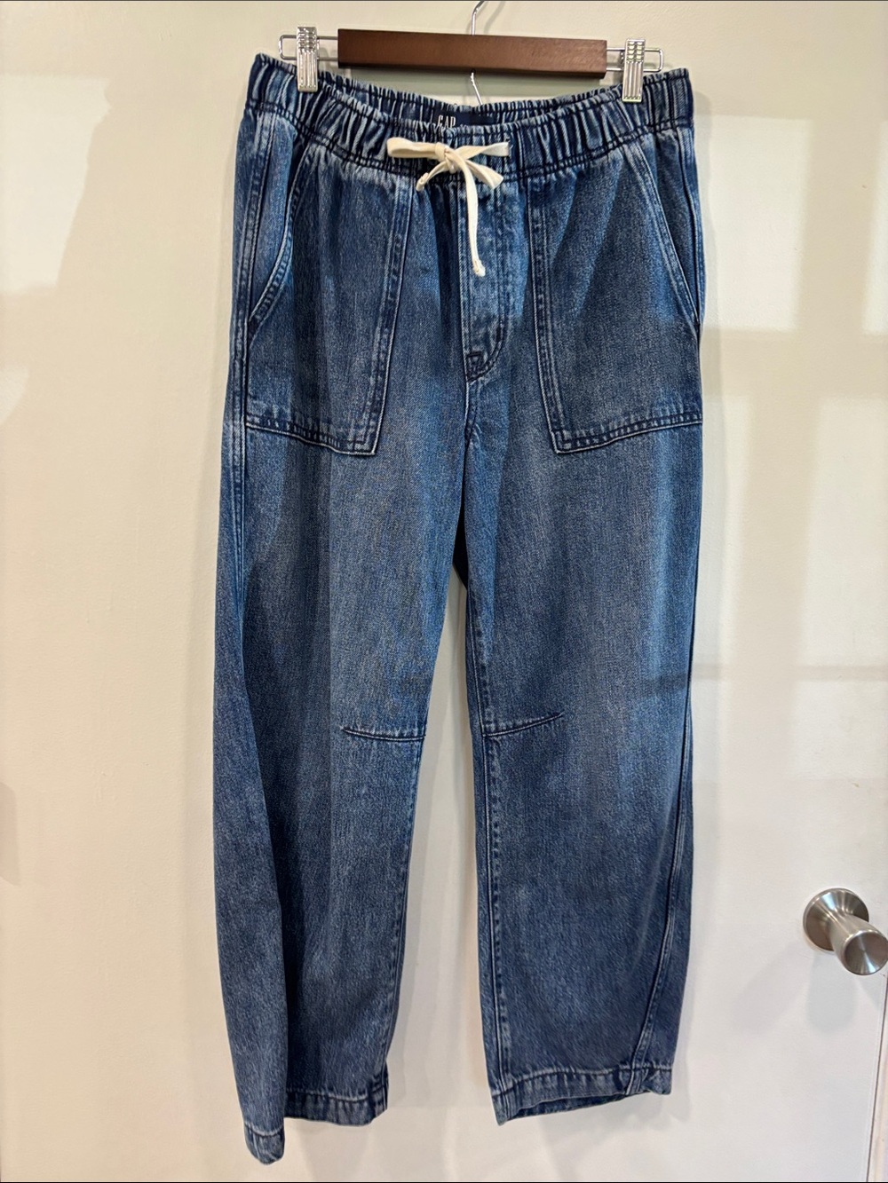 Mid-Rise Super Soft Pull-On Barrel Leg Jeans - Medium Wash Blue